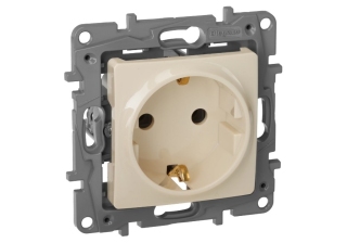 Розетка Etika Legrand 1гн с 3/К с/у крем механизм 672321