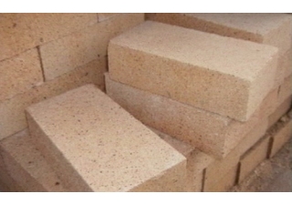 Кирпич огнеупорный шамотный ШБ-5 (размер 230*114*65  вес 1шт.-3,4 кг.  в палете 385/350шт.)