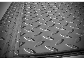 Лист г/к рифленный 4,0 1500*6000 чечевица