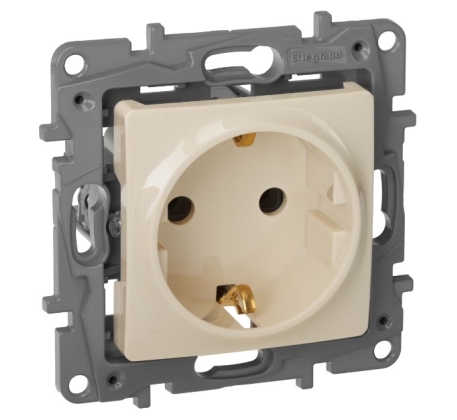 Розетка Etika Legrand 1гн с 3/К с/у крем механизм 672321 фото 1