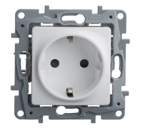Розетка Etika Legrand 1гн с 3/К с/у белый механизм 672221 фото 1